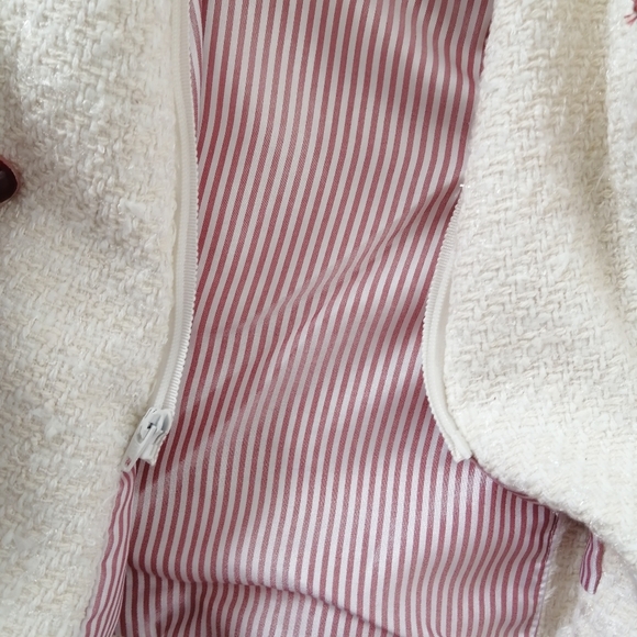 Veronica Beard Raw Edge Cutaway White Tweed Dickey Blazer with Red Trim 0 - Picture 15 of 17